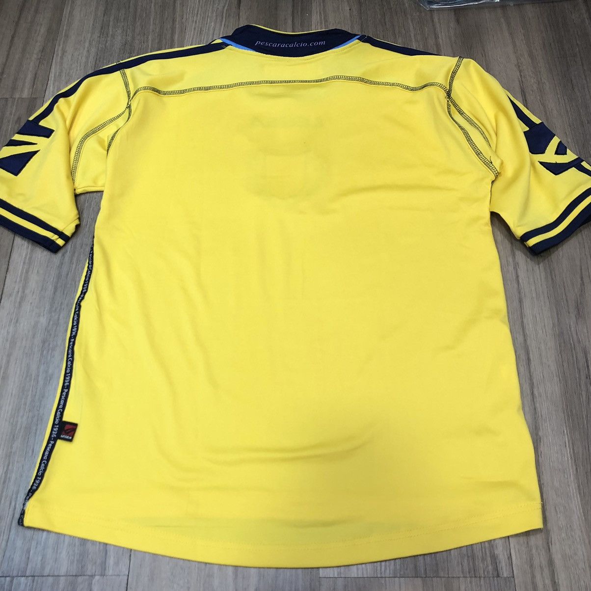 Pescara 06/07 away shirt