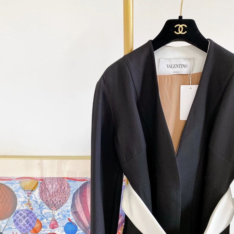 Valentino Valentino Black coat Size S / US 4 / IT 40 - 3 Thumbnail