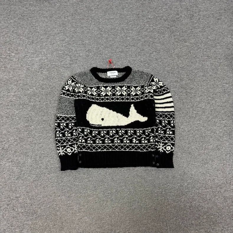 Thom Browne Thom Browne Black and white whale jacquard knit sweater Size US S / EU 44-46 / 1 - 1 Thumbnail