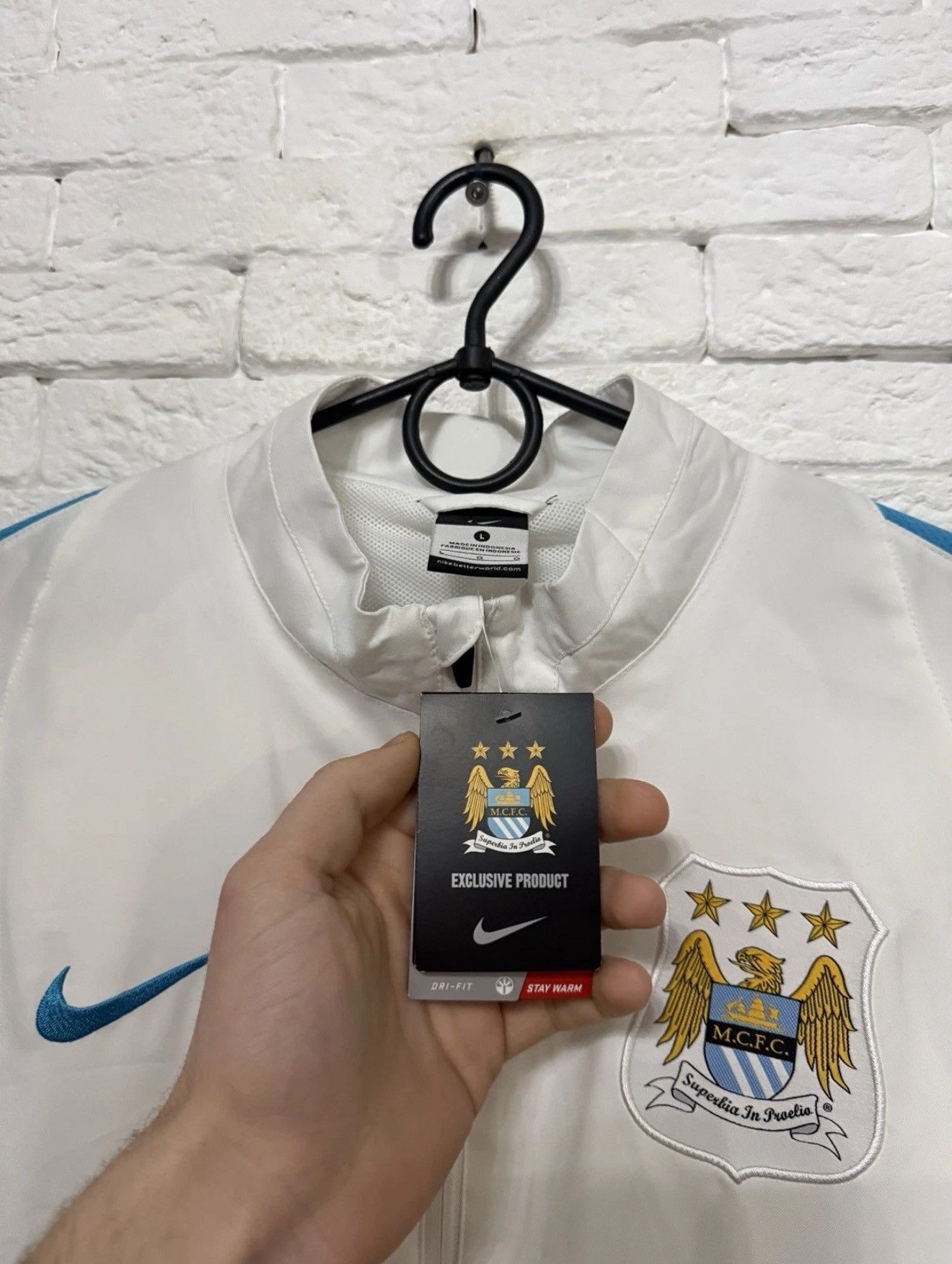 Nike Vintage Nike Manchester City Brand New Nylon Track Jacket Size US L / EU 52-54 / 3 - 5 Thumbnail