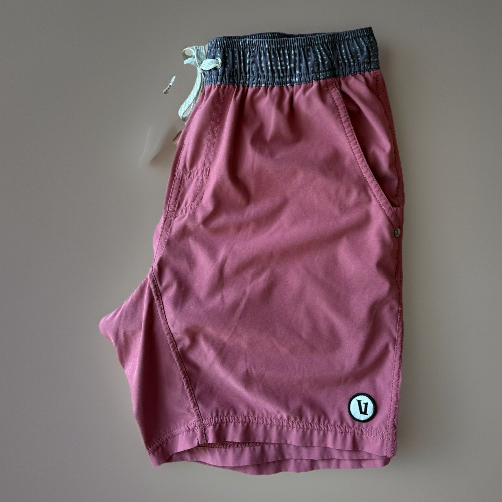 Vuori Vuori Kore Shorts Small Rust Red Lightweight Workout Size US 26 / EU 42 - 1 Thumbnail