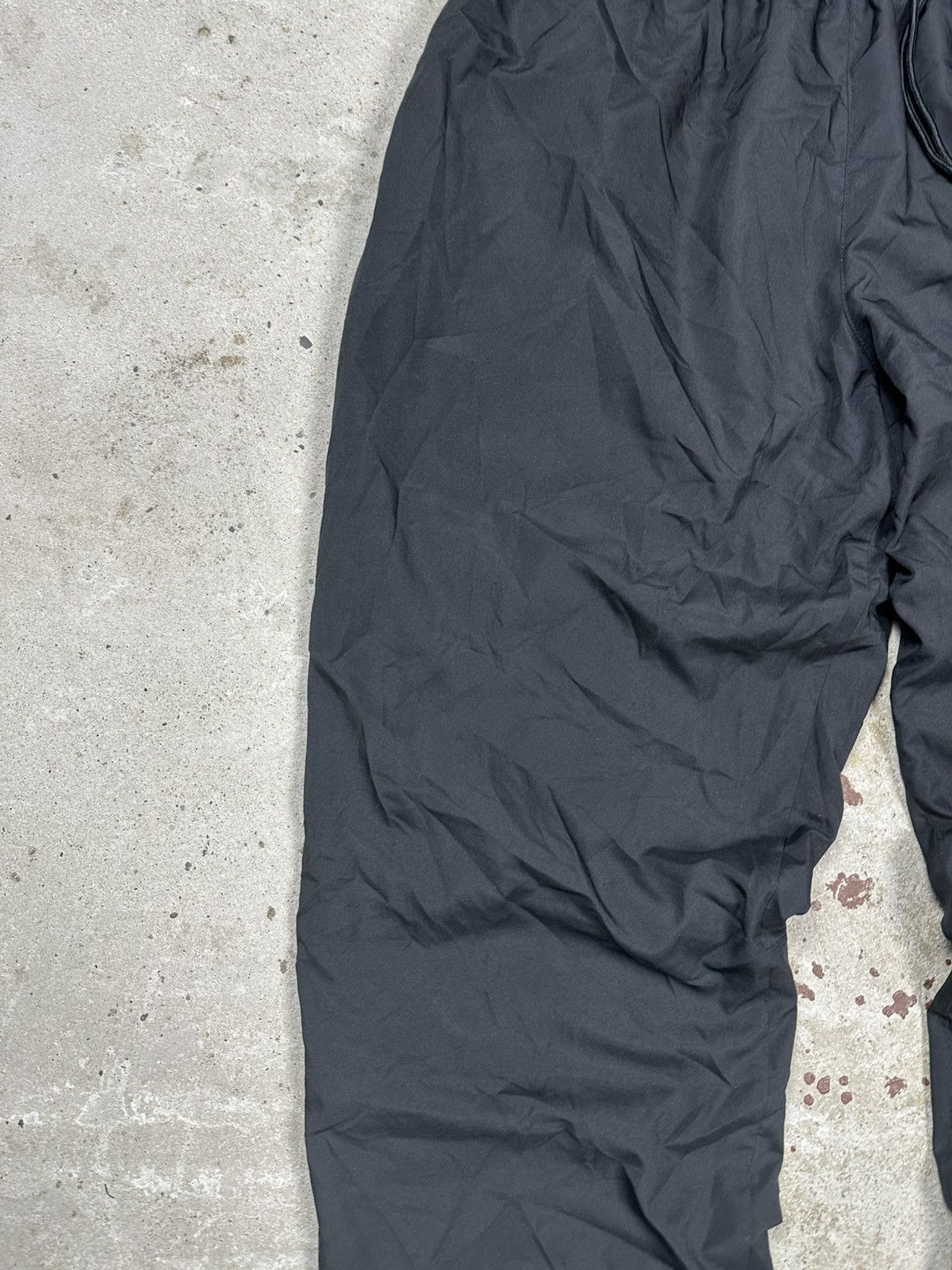 Nike Vintage Nike Black Track Pants Swoosh y2k Size US 34 / EU 50 - 5 Thumbnail