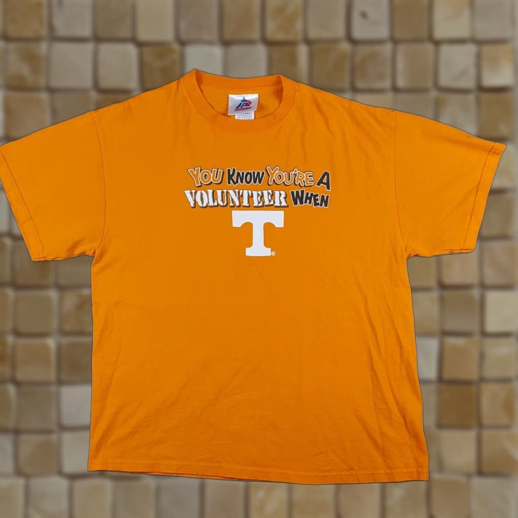 Vintage VINTAGE 90s Tennessee Volunteers T-Shirt L Orange Cotton Funny College Football Mens Size US L / EU 52-54 / 3 - 1 Thumbnail