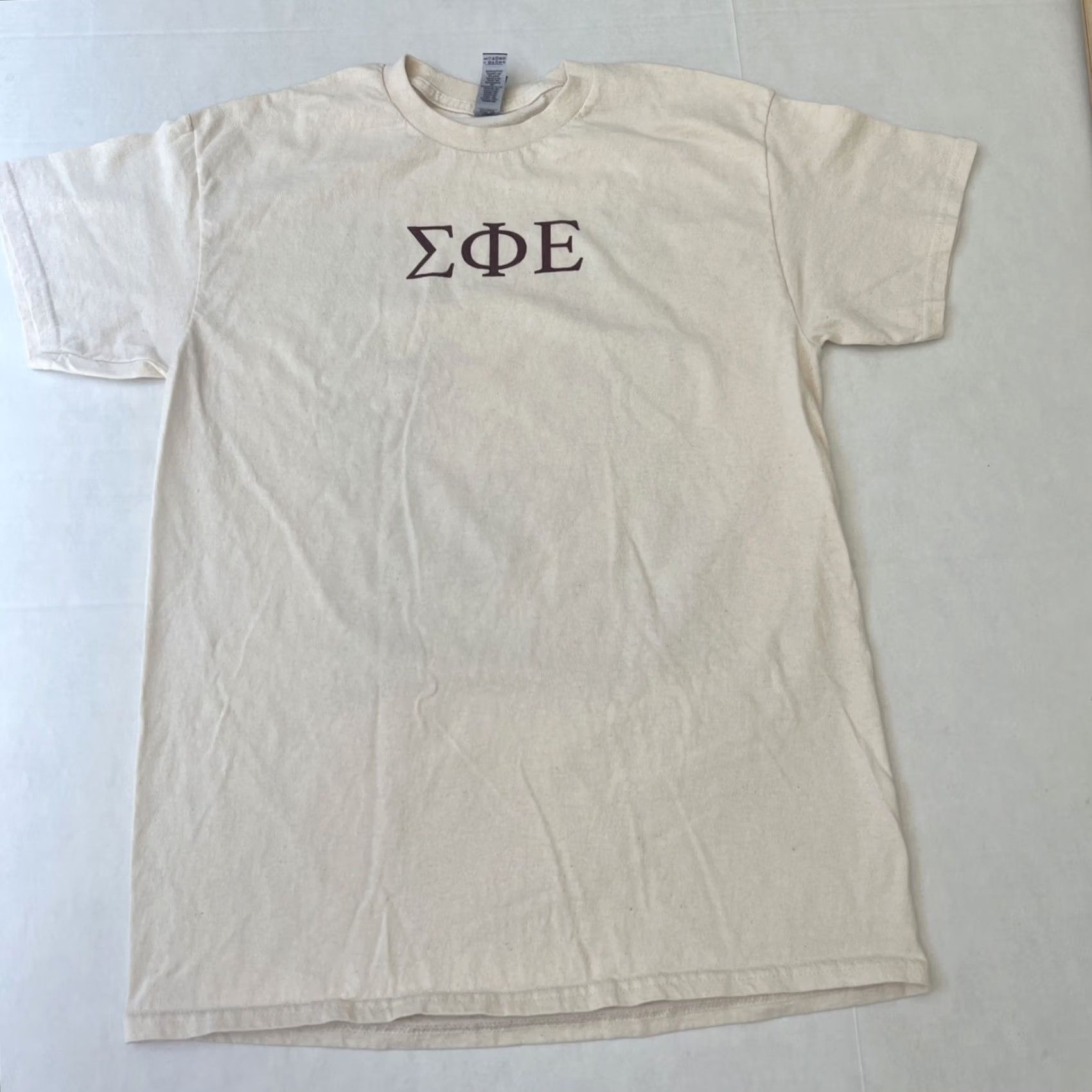 Gildan VINTAGE Sigma Phi Epsilon Tee Men M Ivory 90s Classic College Mobster The Godfather Graphic Print Short Sleeve Crew Neck Life’s A Journey Gallon? Size US M / EU 48-50 / 2 - 2 Thumbnail