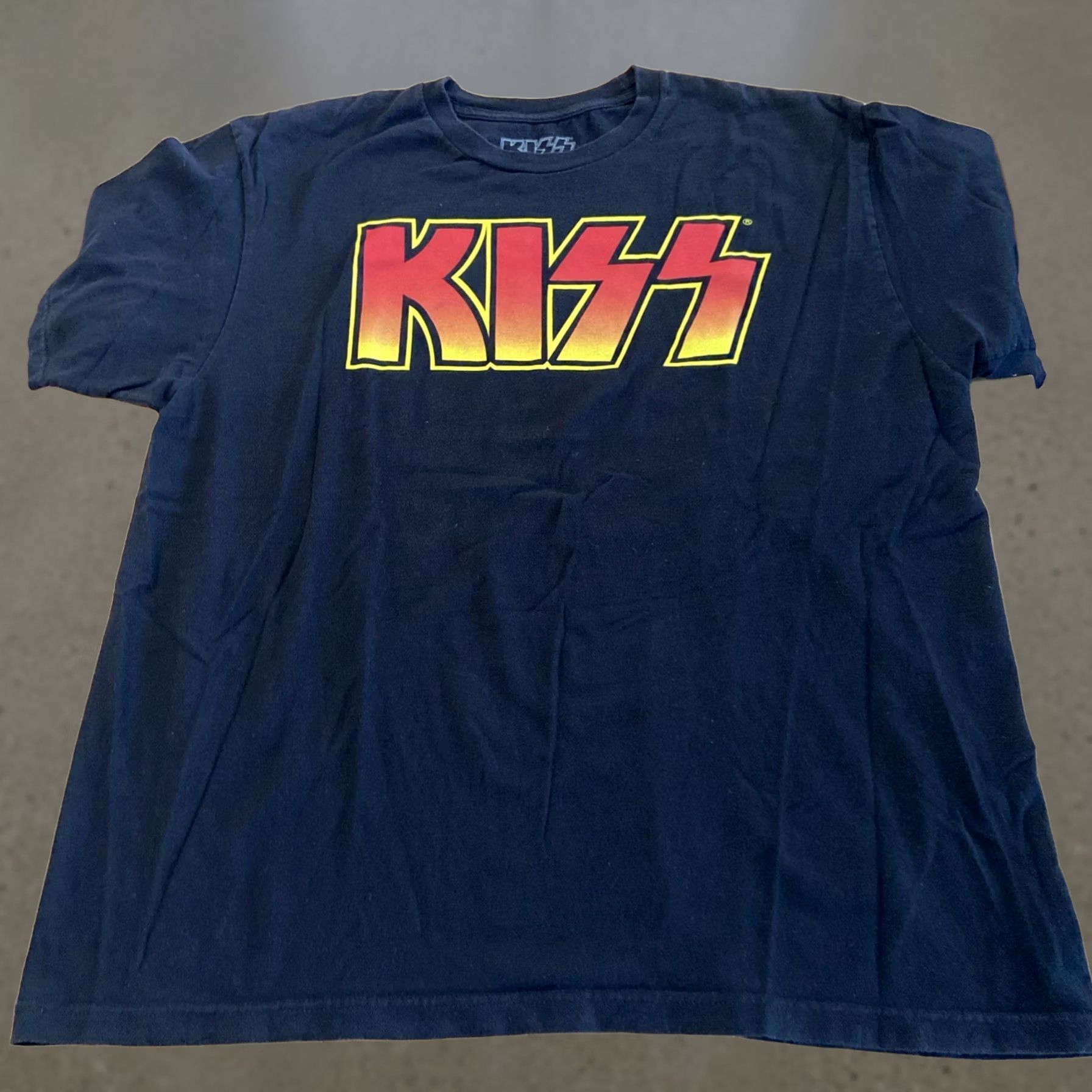 Fruit Of The Loom Kiss T-Shirt Modern Rock Band 2017 Bold Red XL Fruit of the Loom Men Short Sleeve Crew Neck Black Cotton Graphic Print Shirt Size US XL / EU 56 / 4 - 1 Thumbnail