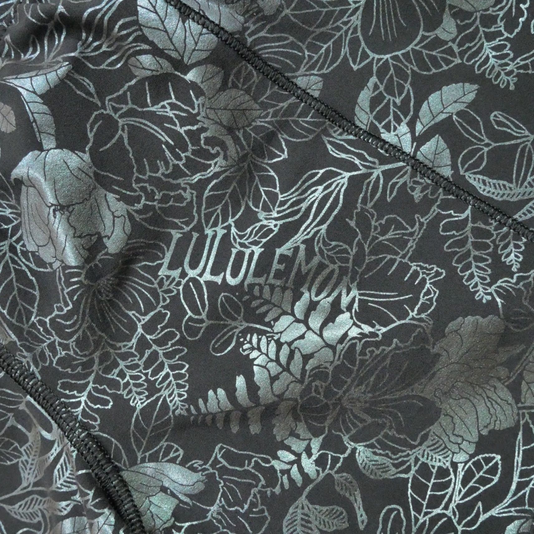 Lululemon Lululemon Shorts Womens 6 Black Green Floral Running Yoga Gym & Training Women 6 Black Size 28" / US 6 / IT 42 - 2 Thumbnail