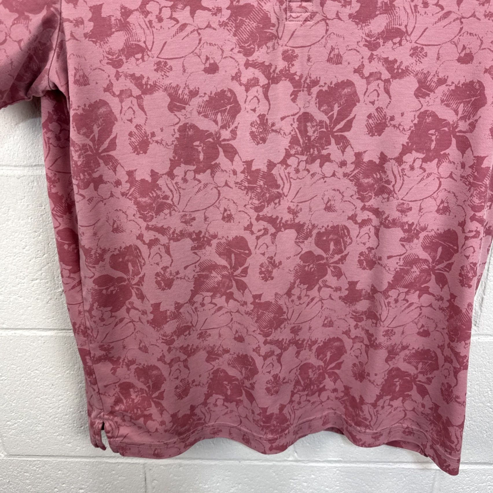 TravisMathew Travis Mathew Polo Mens Large Pink Floral Performance Golf Shirt Lightweight Shirt Mens Regular Pink Floral Golf Polo Size US L / EU 52-54 / 3 - 7 Thumbnail