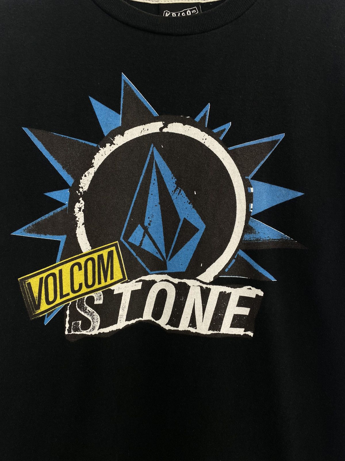 Volcom 🇺🇸 Vintage 90s Volcom Skate Center Logo T-Shirt Rare Retro Size US M / EU 48-50 / 2 - 4 Thumbnail