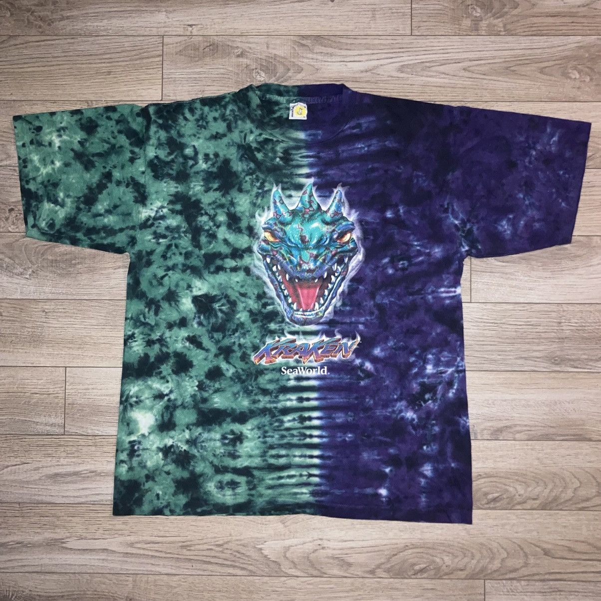 Other Vintage 90s Seaworld Kraken Rollercoaster tee Size US XL / EU 56 / 4 - 1 Thumbnail