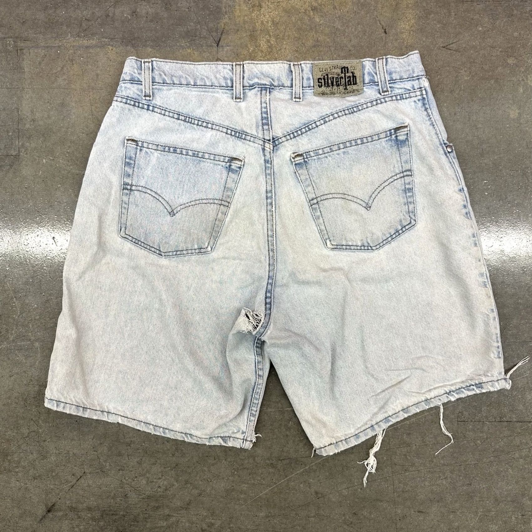 Levi's VINTAGE Levi’s Silver Tab Loose Denim Short Mens Size 34 Distressed Jorts USA Made Cargo 5-Pocket Denim Blue 9in Inseam Summer Spring Mens Size US 34 / EU 50 - 2 Thumbnail