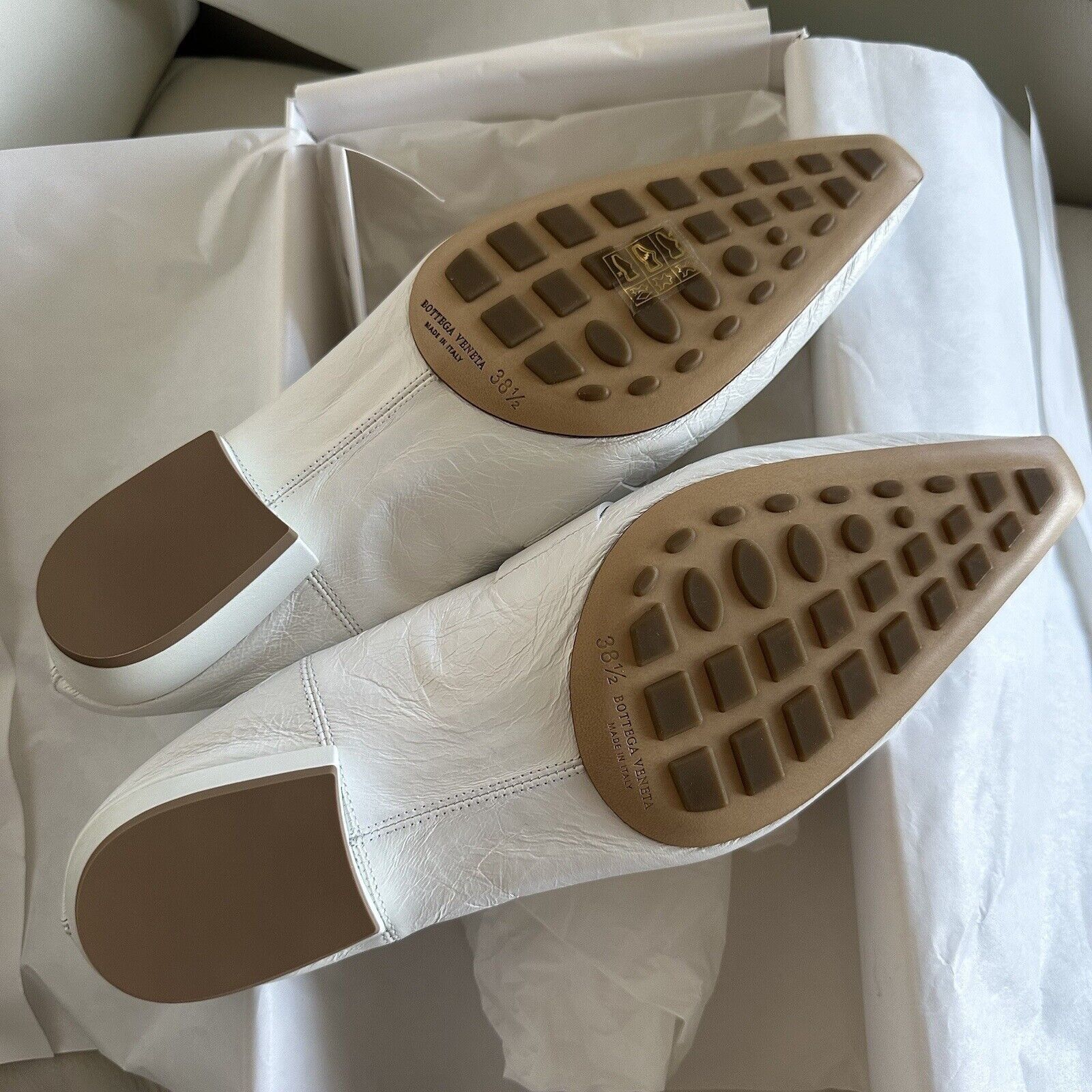 Bottega Veneta NEW BOTTEGA VENETA Mocassins Madame White Gold Sz 38.5 Loafe Size US 8.5 / IT 38.5 - 7 Thumbnail