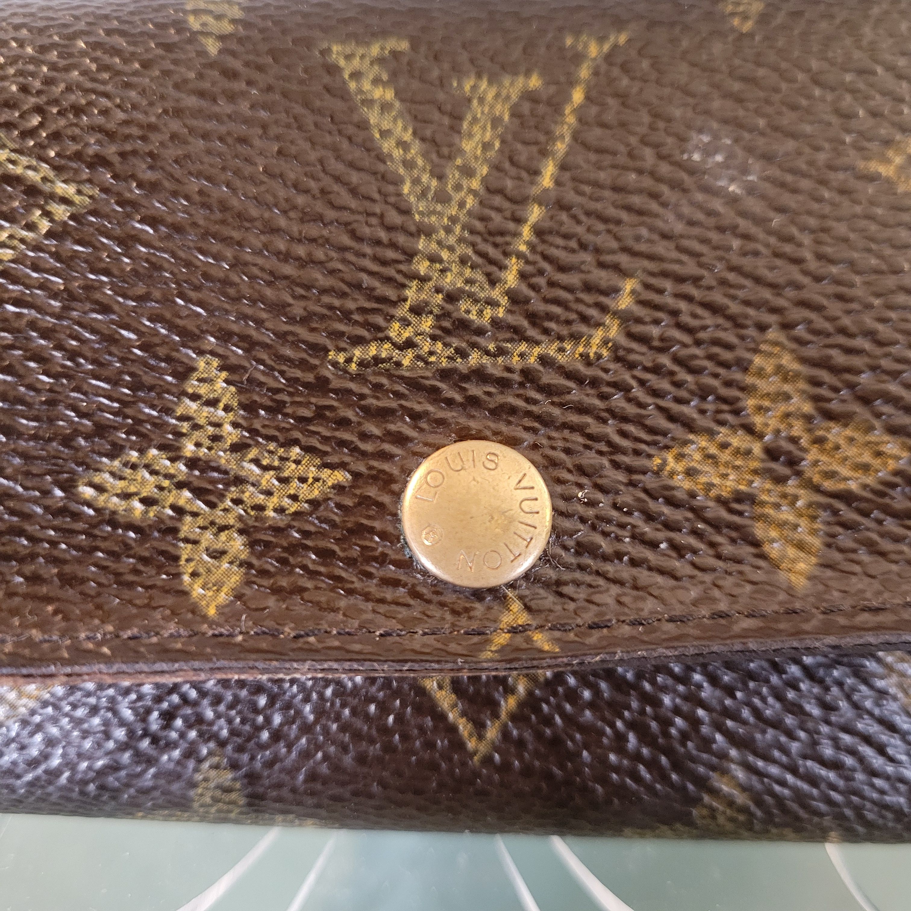 Louis Vuitton Louis Vuitton LV Monogram 6 Key Key Case Key Holder Size ONE SIZE - 6 Thumbnail