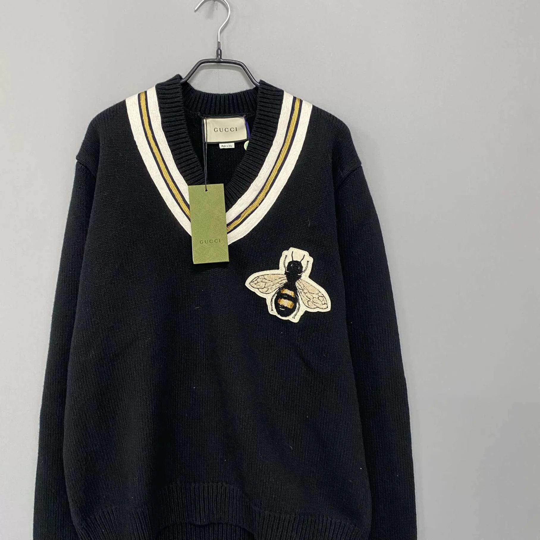 Gucci GUCCI Black Bee Embroidered V-Neck Wool Sweater M Size US M / EU 48-50 / 2 - 2 Thumbnail