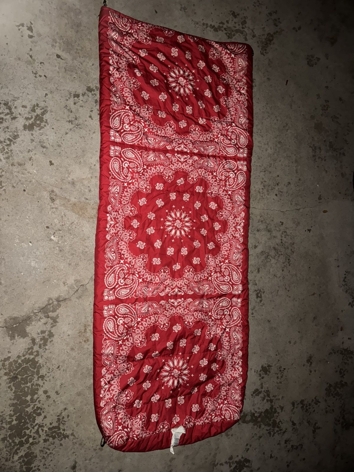 Supreme × The North Face Supreme North Face Red Paisley Sleeping Bag Size ONE SIZE - 2 Thumbnail