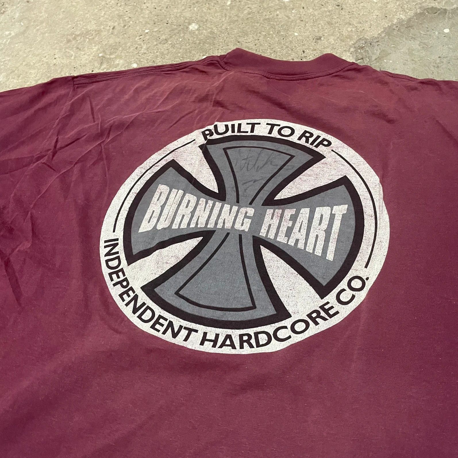 Band Tees Vintage independent burning heart t-shirt Size US XL / EU 56 / 4 - 3 Thumbnail