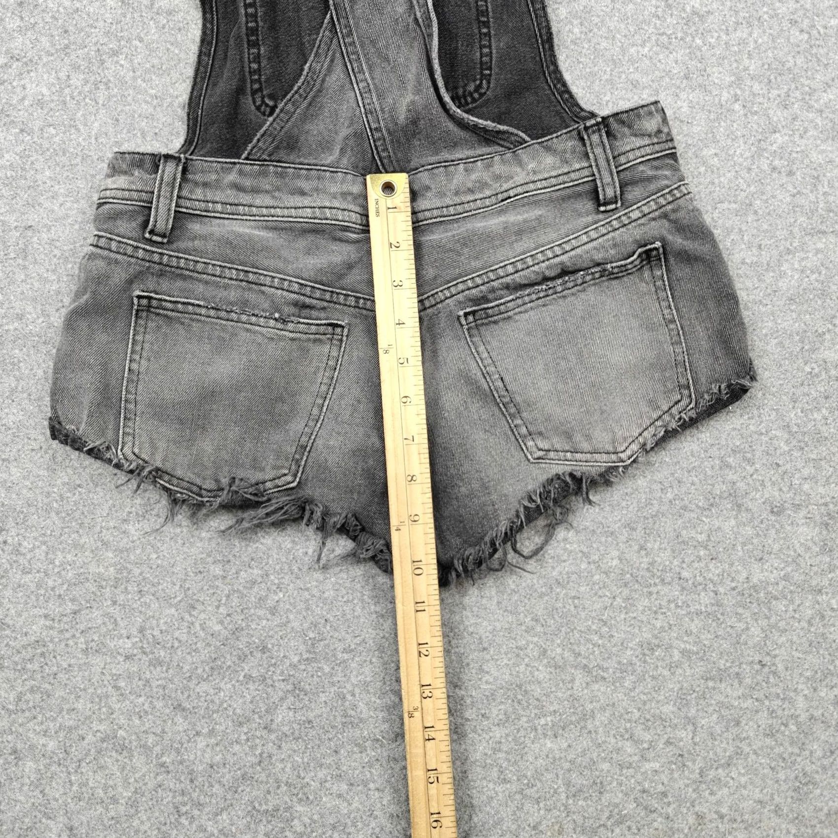 Vintage We The Free Shortalls Overalls Womens 25 Gray Denim Frayed Adjustable Straps Size 42" / US 20 - 7 Thumbnail