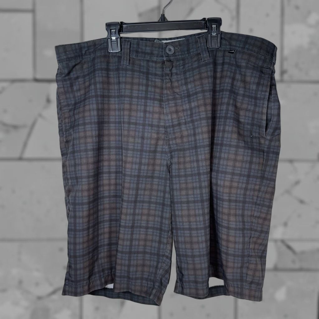 TravisMathew Travis Mathew Shorts Plaid Athletic Polyester Mens 38 Regular Multicolor Chino Athletic Fit Mens Size US 38 / EU 54 - 1 Thumbnail