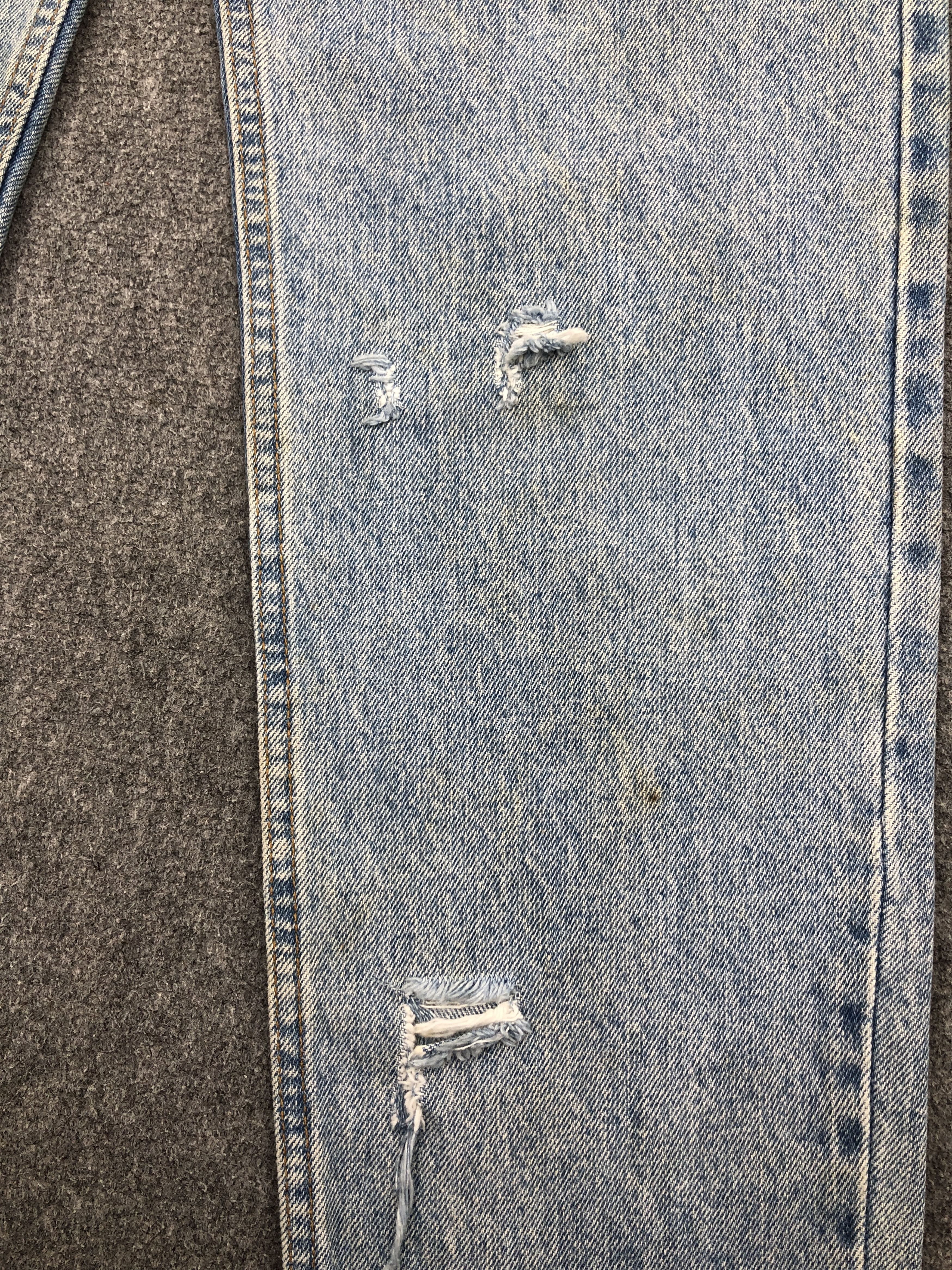 Distressed Vintage 90s Levi's 550 Light Washed Jeans