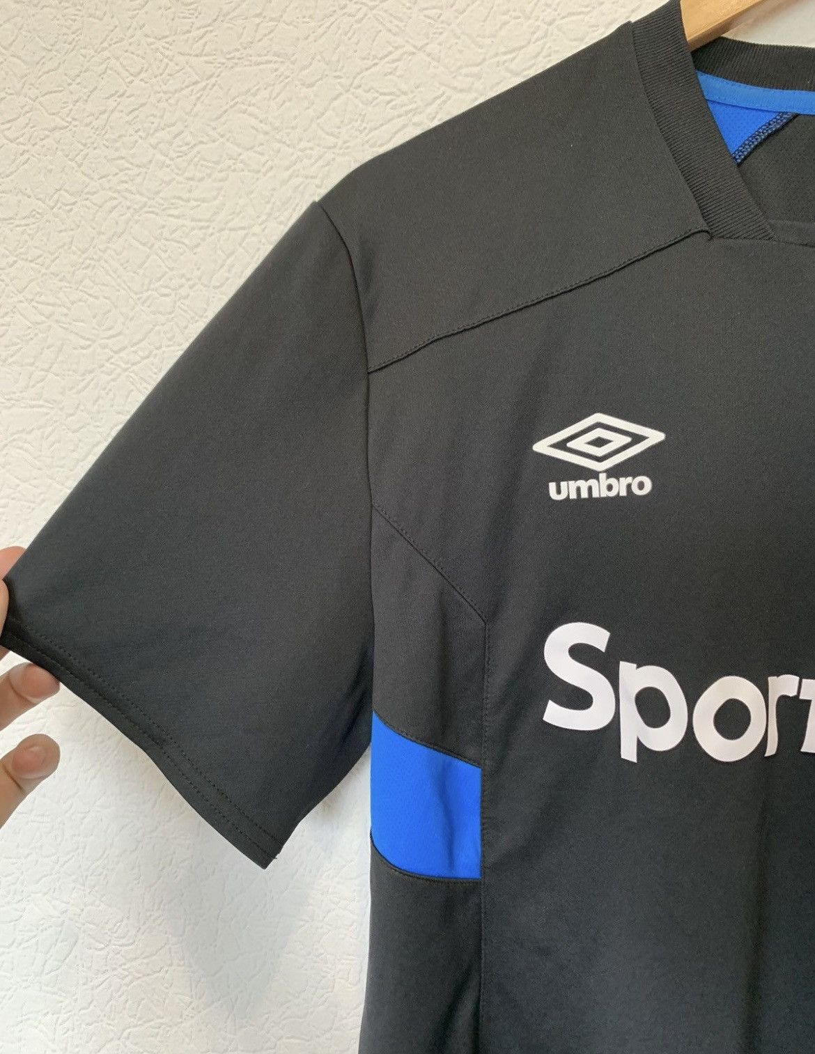 Umbro EVERTON UMBRO BLACK TRAINING JERSEY SOCCER FOOTBALL Size US L / EU 52-54 / 3 - 5 Thumbnail