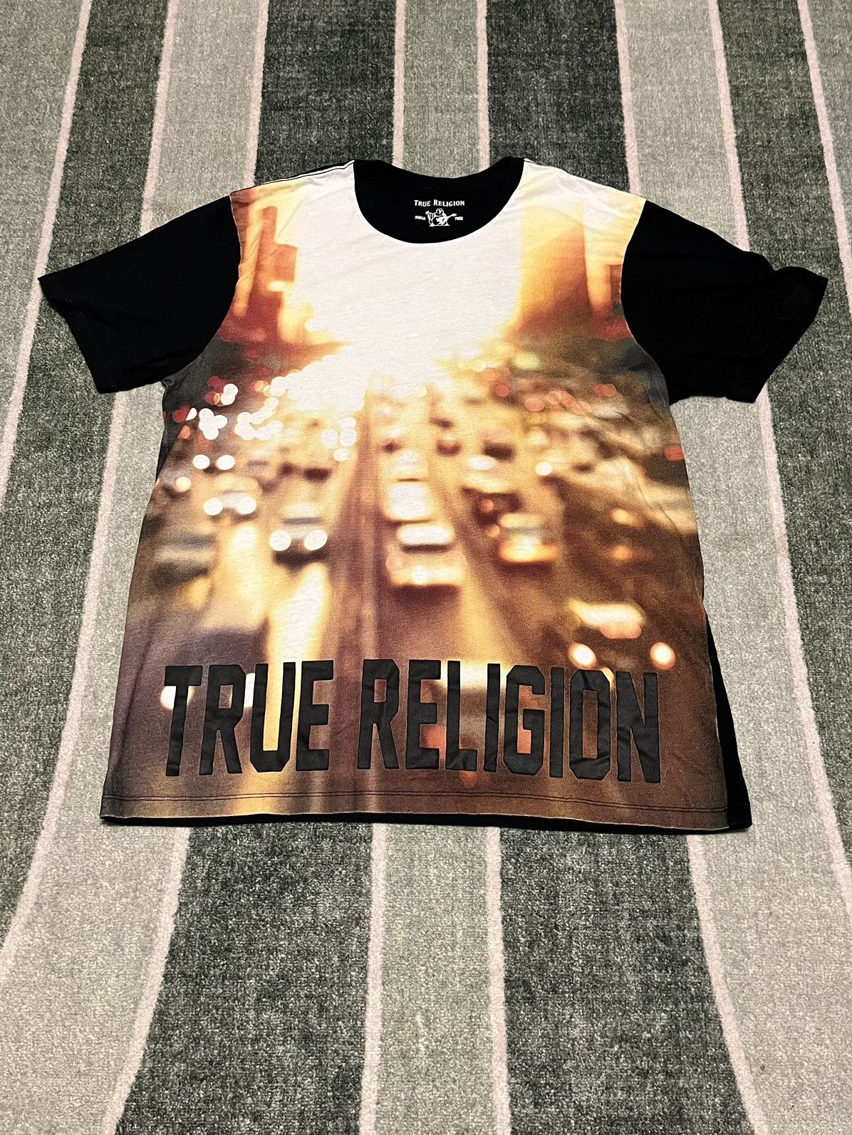 True Religion × Vintage RARE True Religion AOP Blurred Traffic Tee Size US XL / EU 56 / 4 - 1 Thumbnail