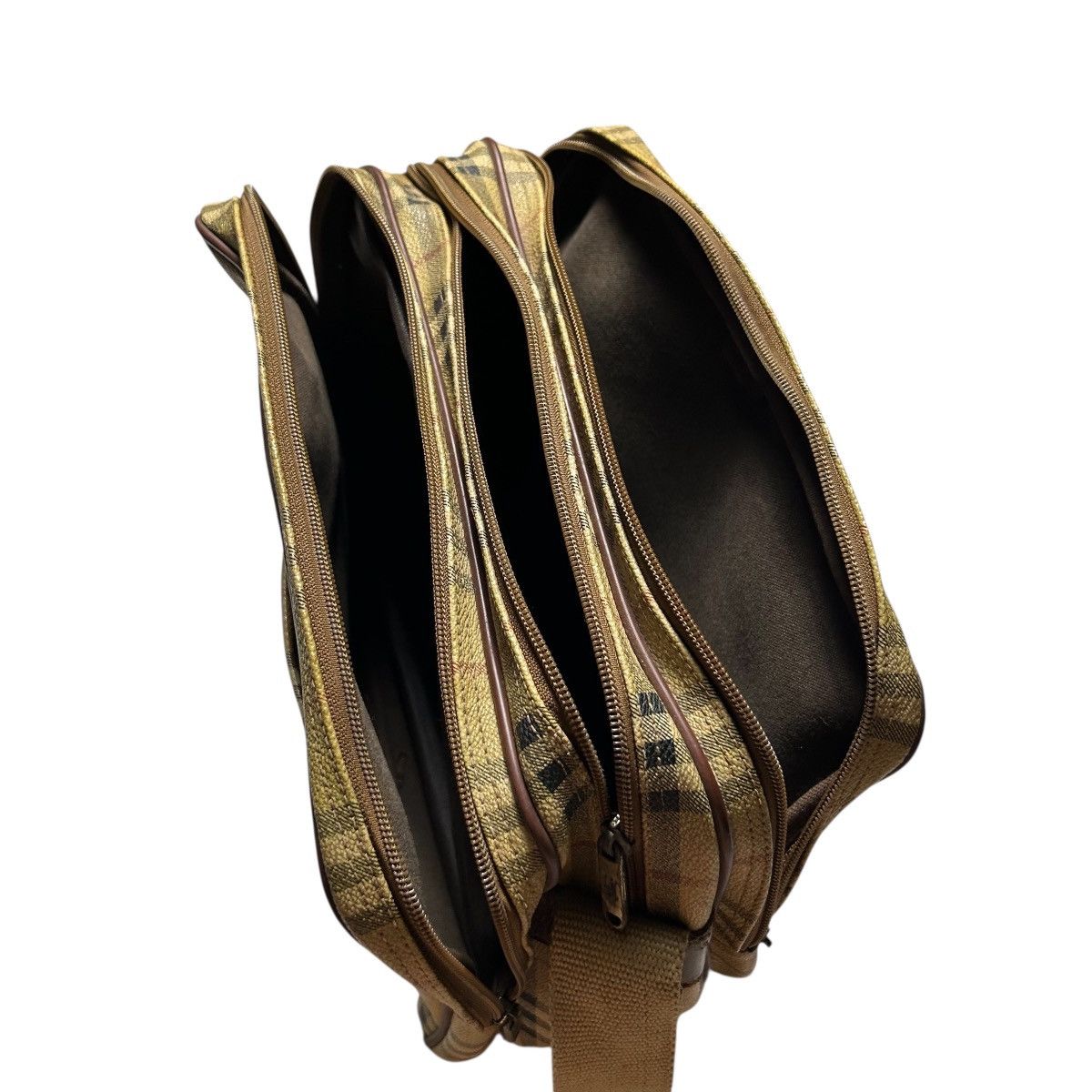 Burberry Vintage Burberrys Leather Shoulder Bag /Crossbody Bag Size ONE SIZE - 10 Thumbnail