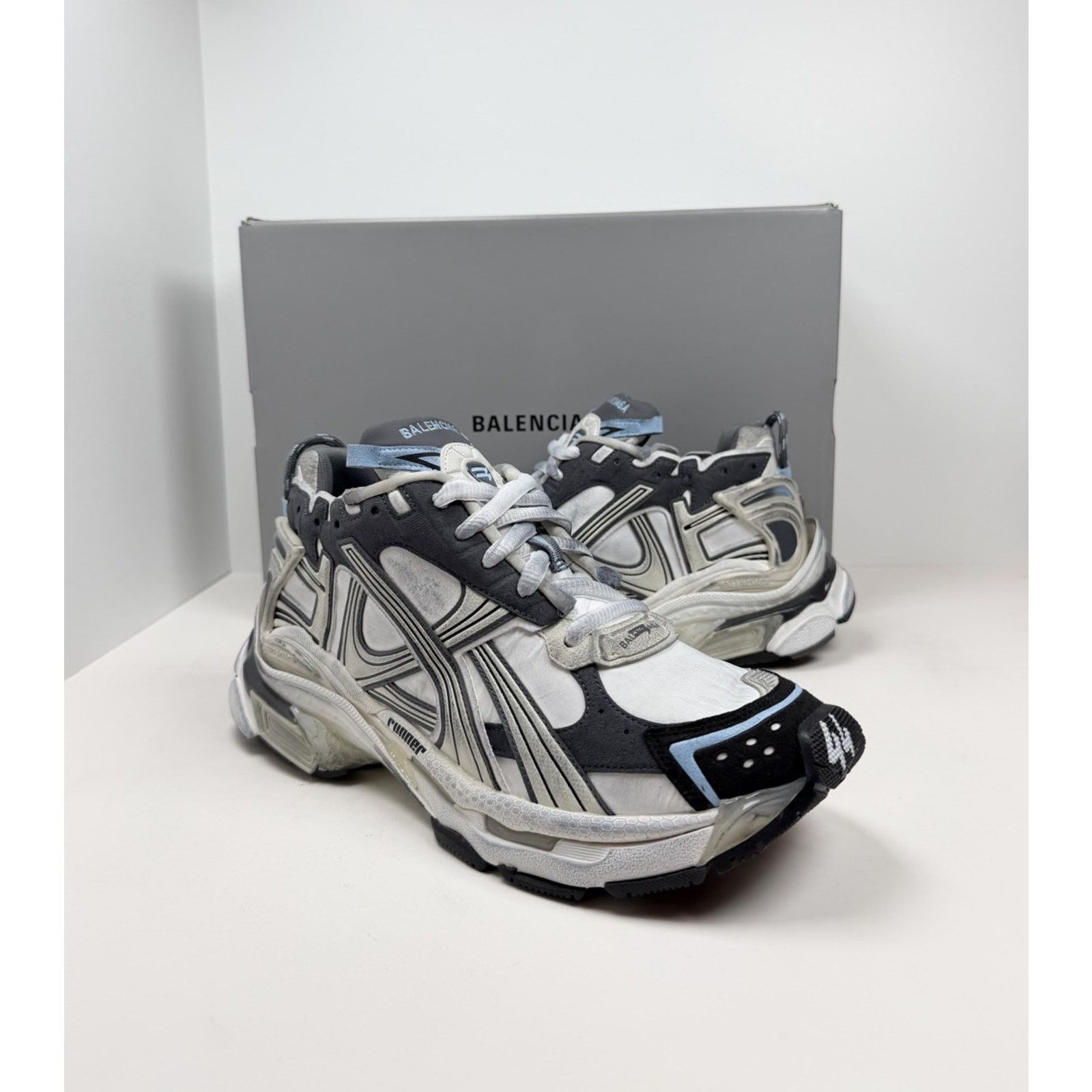 Balenciaga Size 44EU/11US - Balenciaga Runner Distressed Sneakers Size US 11 / EU 44 - 2 Thumbnail