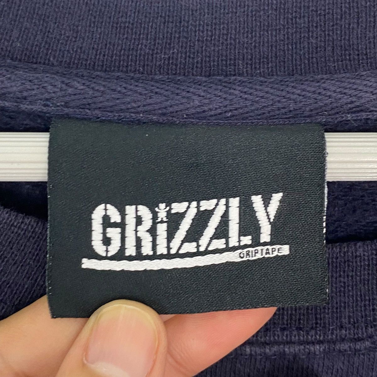 Vintage Vintage Authentic Grizzly Big Printed Crewneck NavyBlue Size US L / EU 52-54 / 3 - 7 Thumbnail