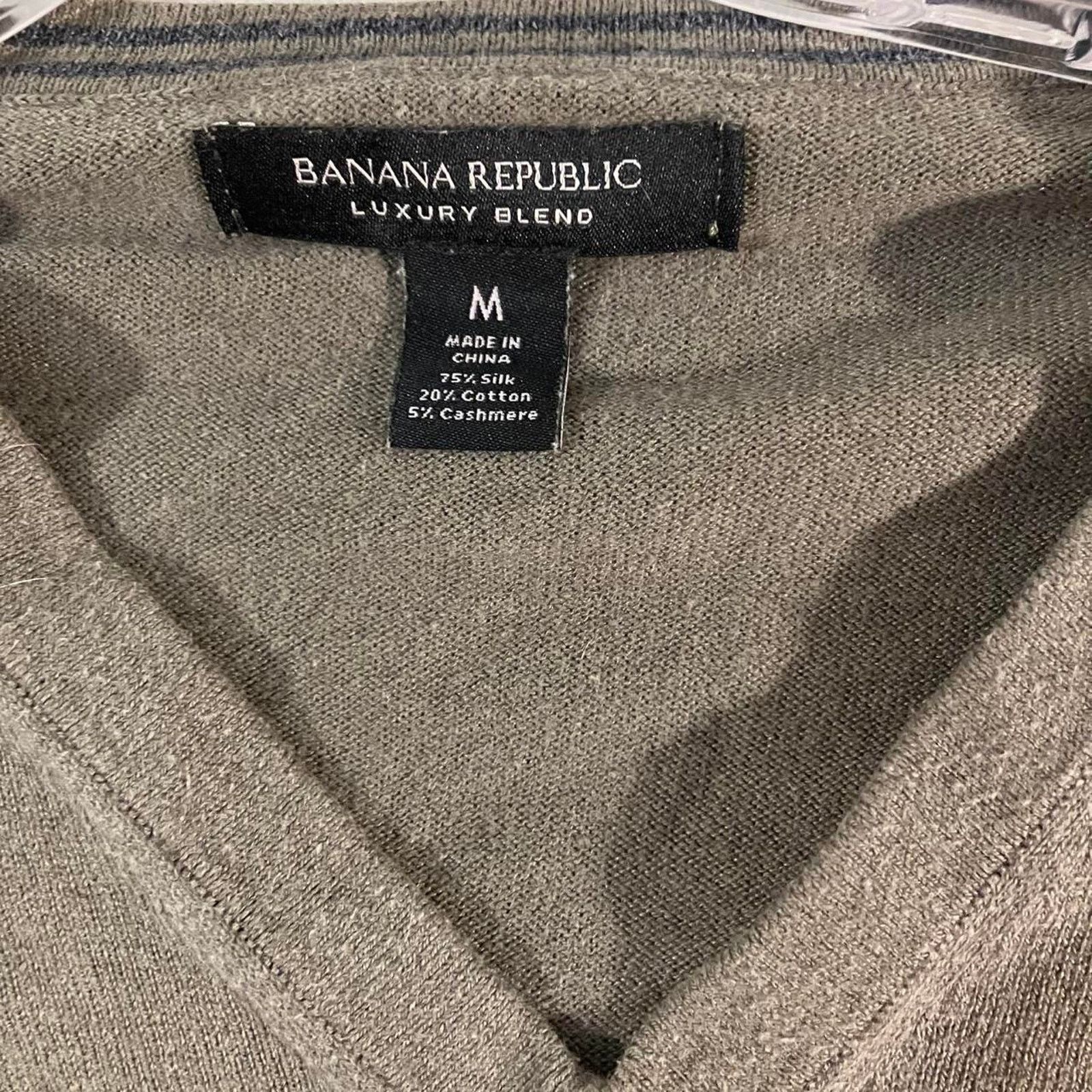 Banana Republic Banana Republic Luxury Blend Brown V-neck Sweater Medium Size M / US 6-8 / IT 42-44 - 3 Thumbnail