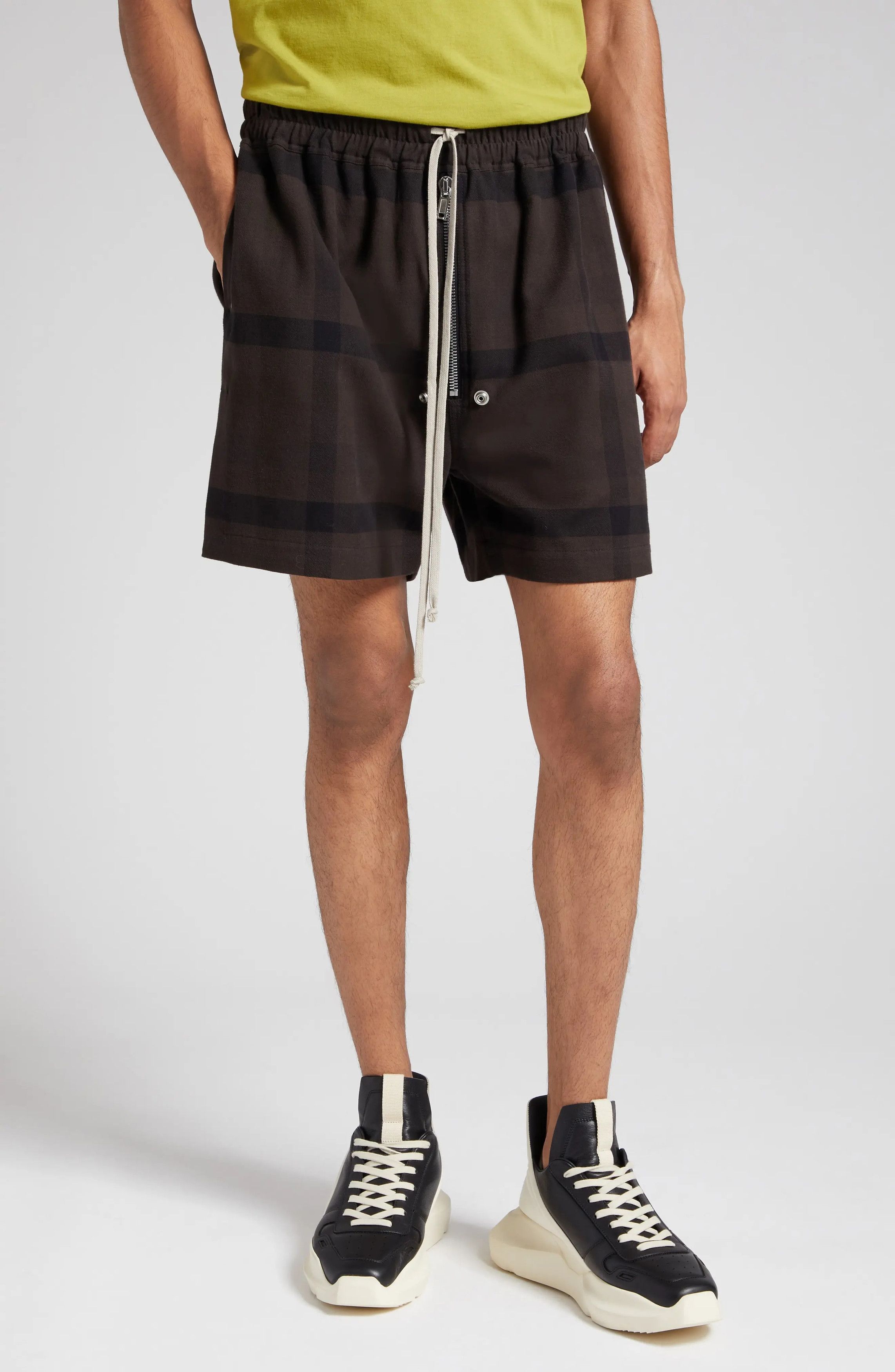 Rick Owens o1y0325 Short in Dark Brown/Black Size US 32 / EU 48 - 2 Thumbnail
