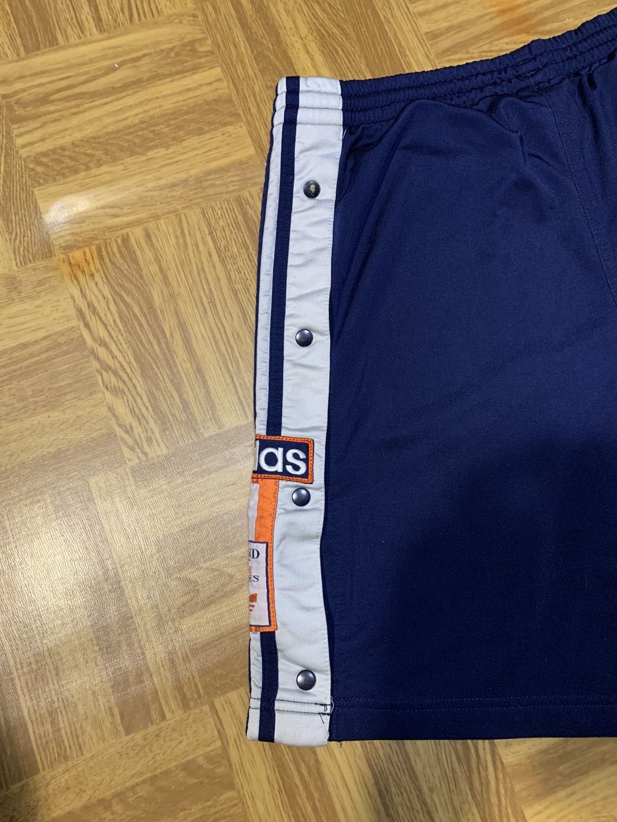 Adidas × Vintage Adidas Vintage Shorts Button Size M Navy Y2K Big Logo Size US 32 / EU 48 - 7 Thumbnail