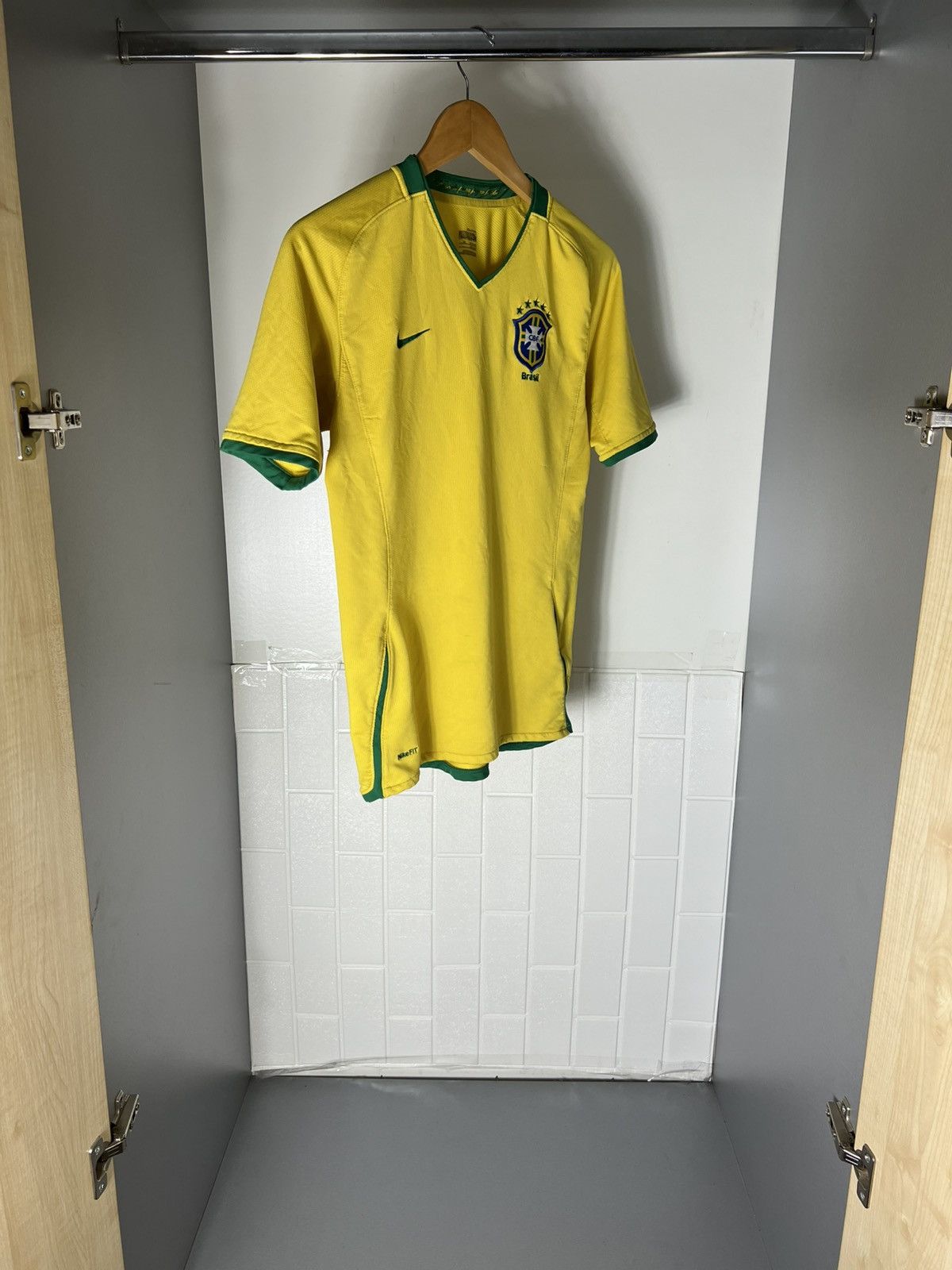 Nike VINTAGE NIKE BRAZIL RETRO SOCCER JERSEY BLOKECORE Y2K 90s Size US S / EU 44-46 / 1 - 2 Thumbnail