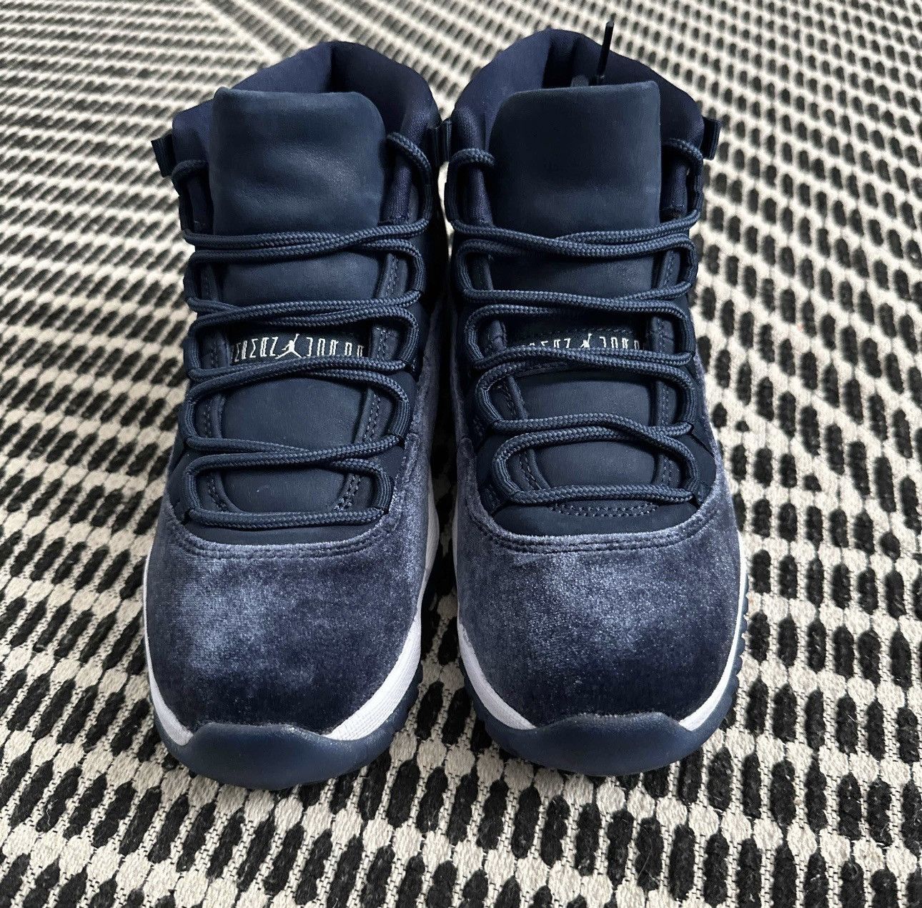 Jordan Brand × Nike Jordan 11 velvet Size US 7.5 / IT 37.5 - 1 Thumbnail