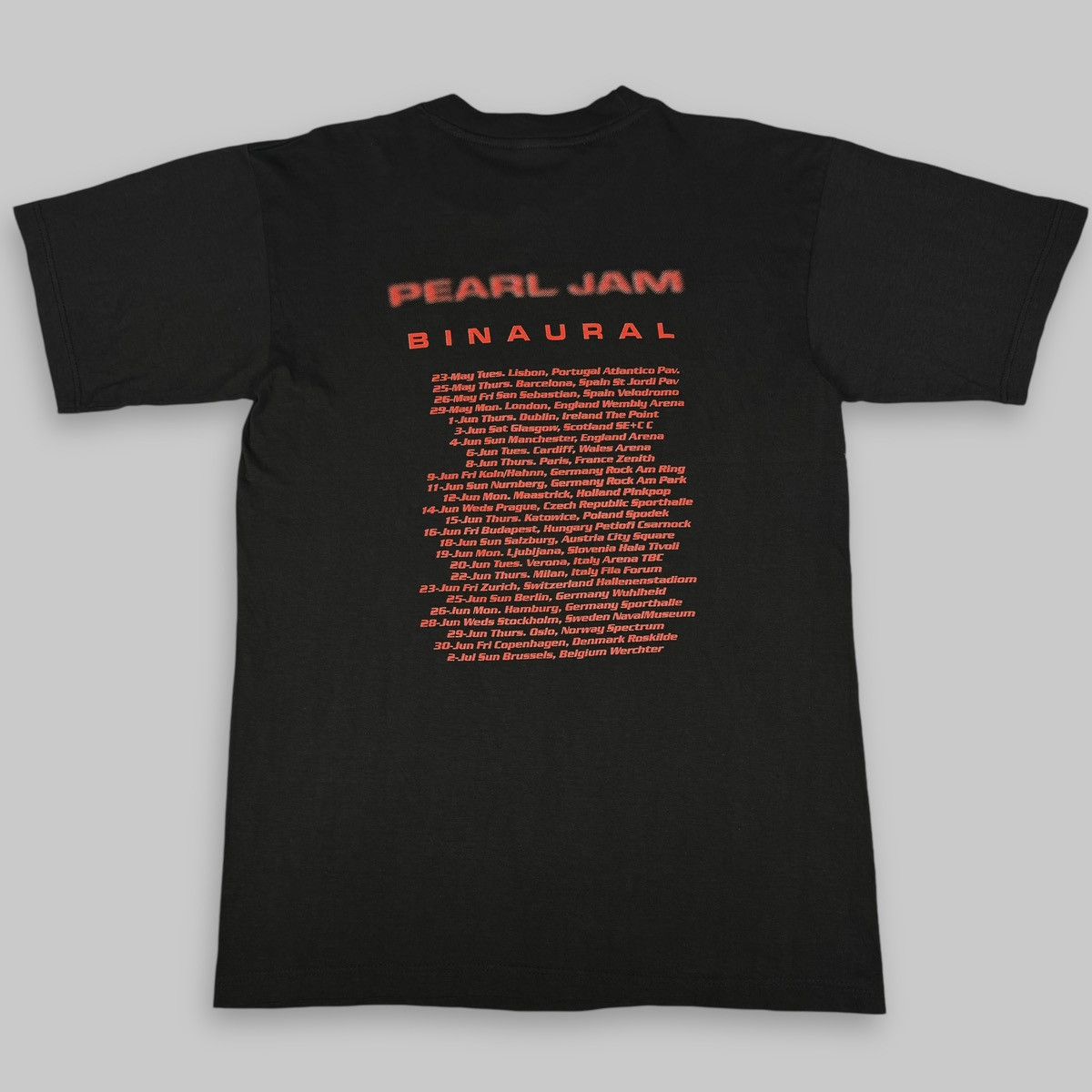 Band Tees Vintage 2000 Pearl Jam Binaural Italy Euro Tour T Shirt Size US XL / EU 56 / 4 - 2 Thumbnail