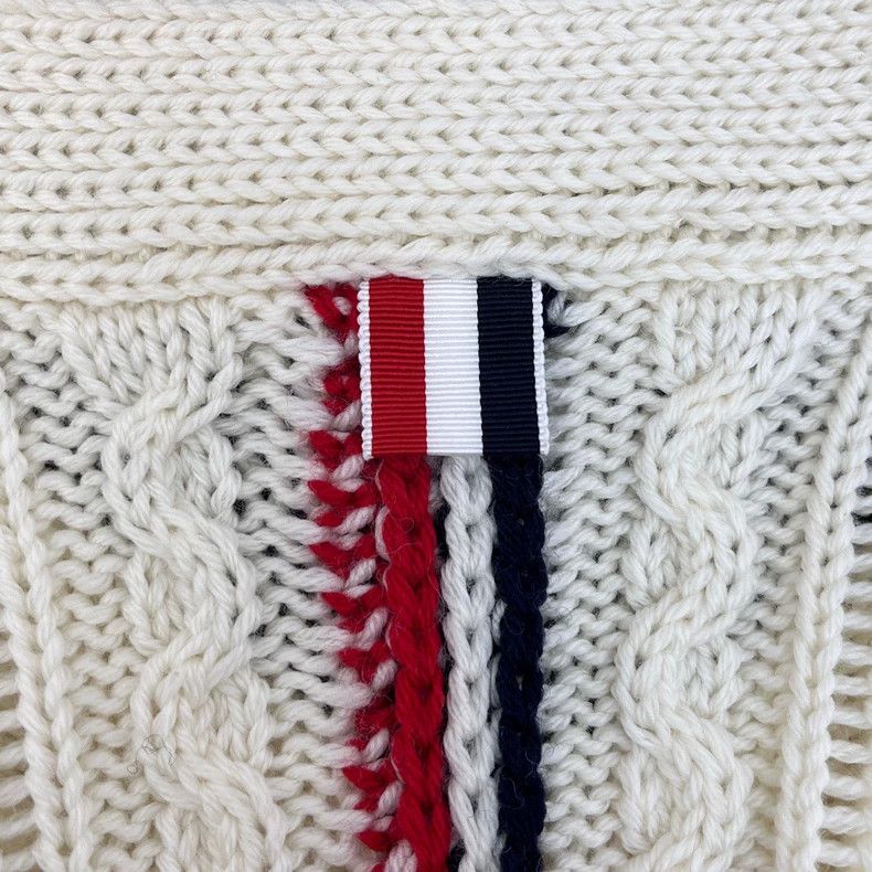 Thom Browne Thom Browne Size 42Classic logo twist cardigan in off-white Size US XS / EU 42 / 0 - 7 Thumbnail