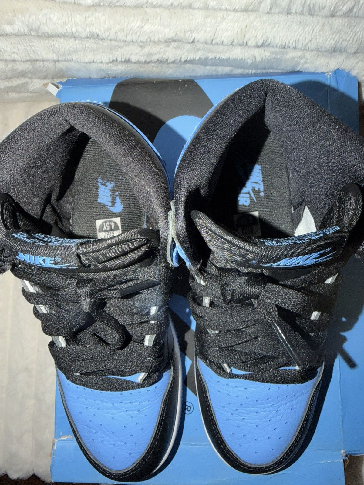 Jordan Brand Air Jordan 1 Retro High OG UNC Toe (GS) Size 4.5Y Size US 6 / IT 36 - 5 Thumbnail