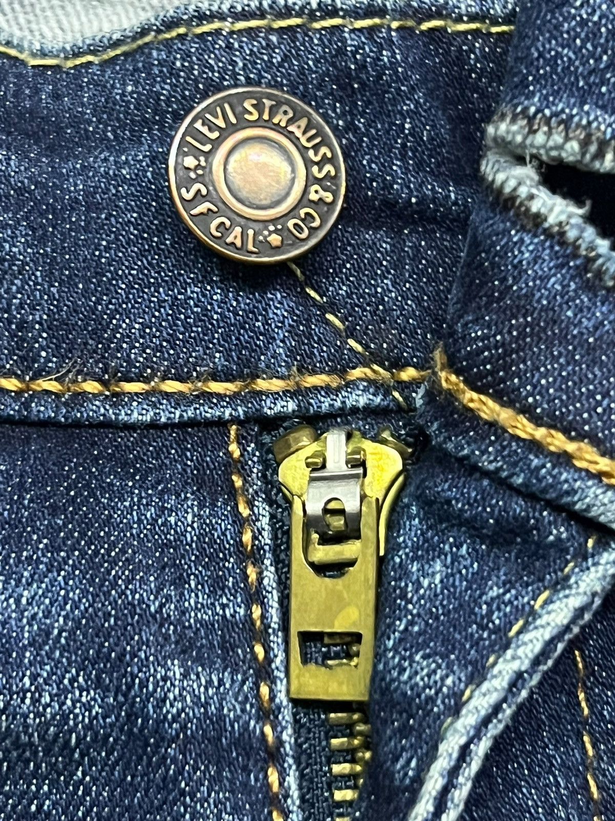 Levi's Loose Vintage Levi’s 505 - Faded Wash, Distressed Denim Size US 33 - 10 Thumbnail