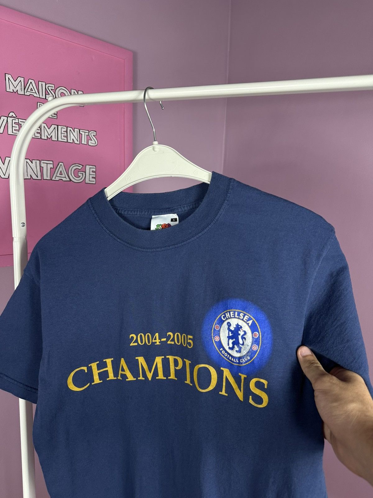 Fruit Of The Loom Chelsea FC Champions 2004 Tee Vintage TShirt Football Jersey Size US S / EU 44-46 / 1 - 9 Thumbnail