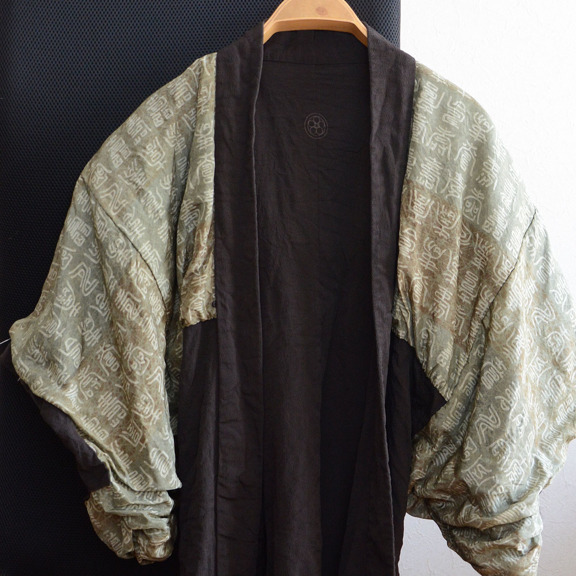 Japanese Brand × Vintage Haori Kimono Japanese Vintage Jacket Chirimen Fabric Size US M / EU 48-50 / 2 - 1 Thumbnail