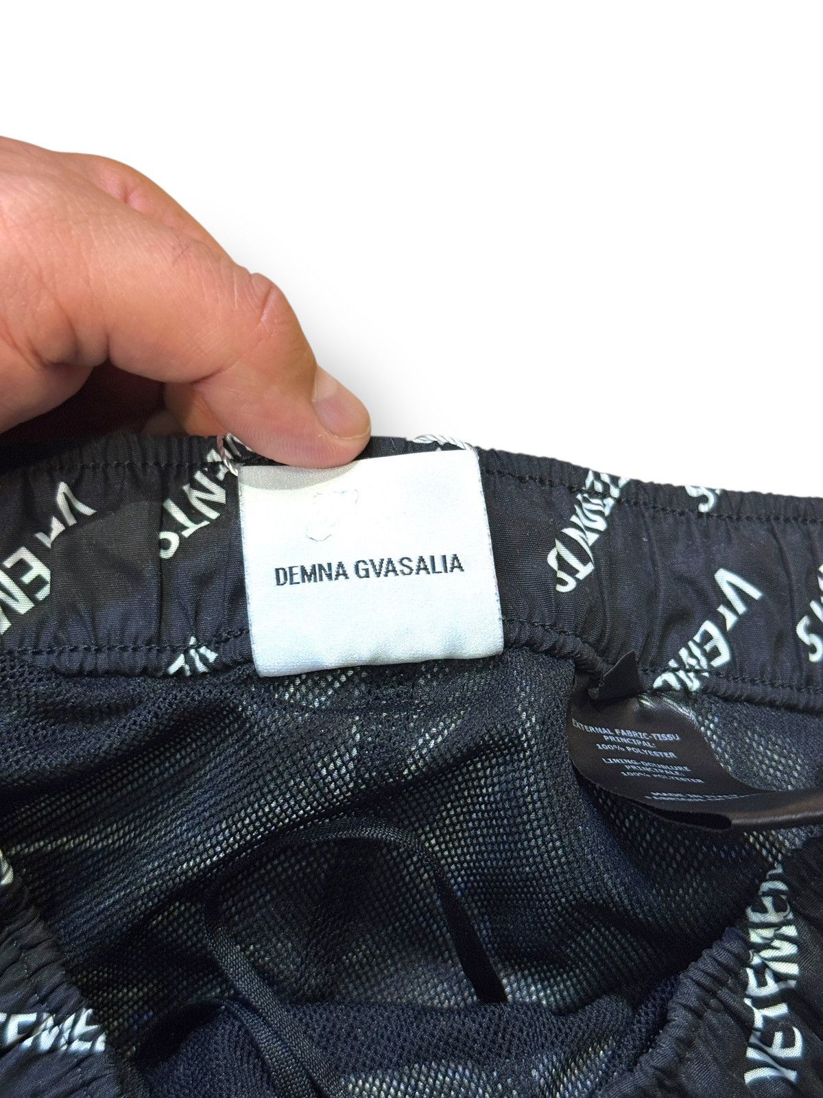 Vetements *RARE* VETEMENTS ALL OVER LOGO DEMNA ERA SHORT BAIN BATH Size US 28 / EU 44 - 8 Thumbnail