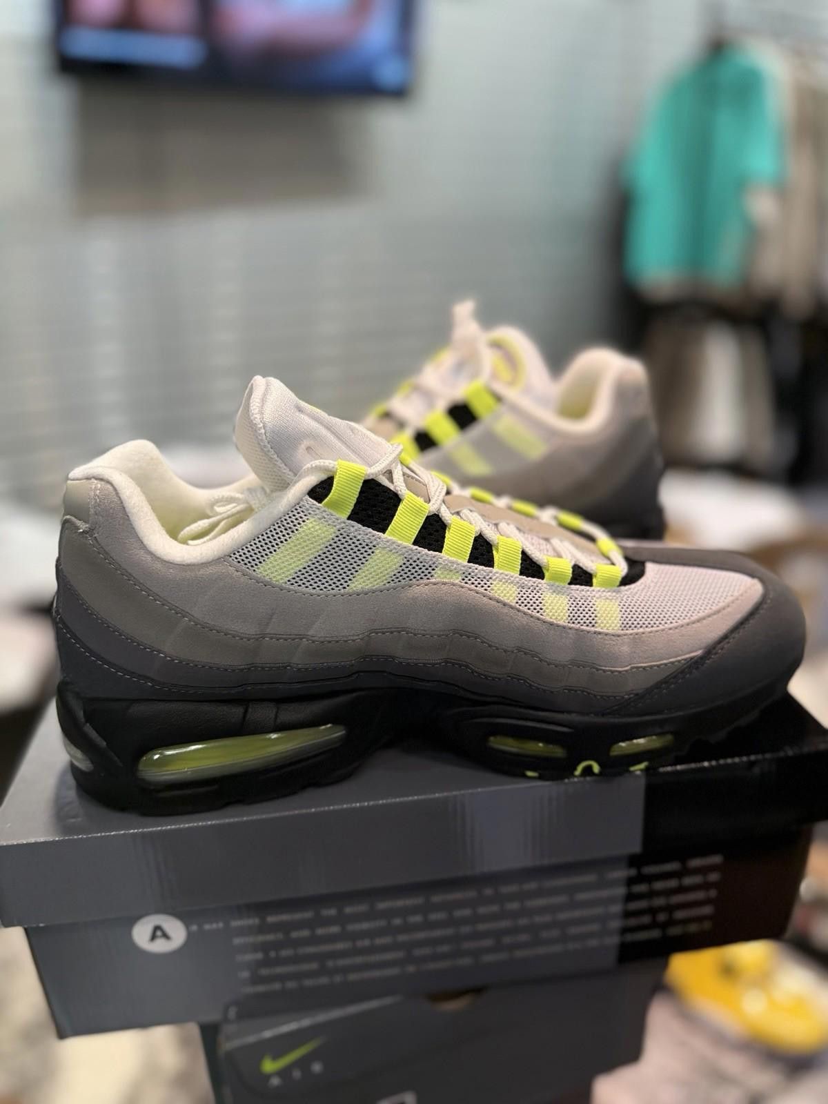 Nike Size 13 - Nike Air Max 95 OG 2025/2026 Neon (HM4740 001) Size US 13 / EU 46 - 8 Thumbnail
