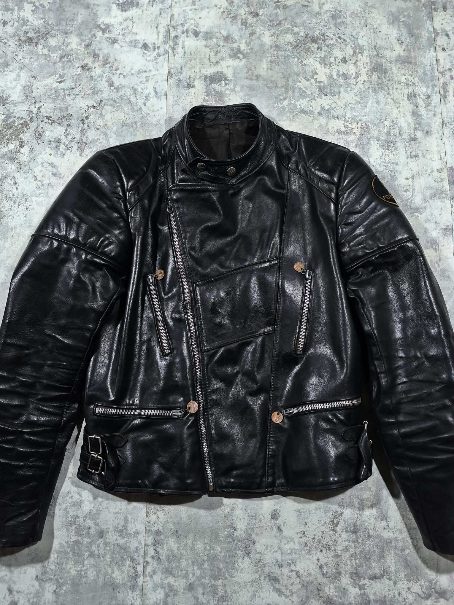 Leather vintage heavyweight trashed moto biker leather jacket 80s Size US L / EU 52-54 / 3 - 7 Thumbnail