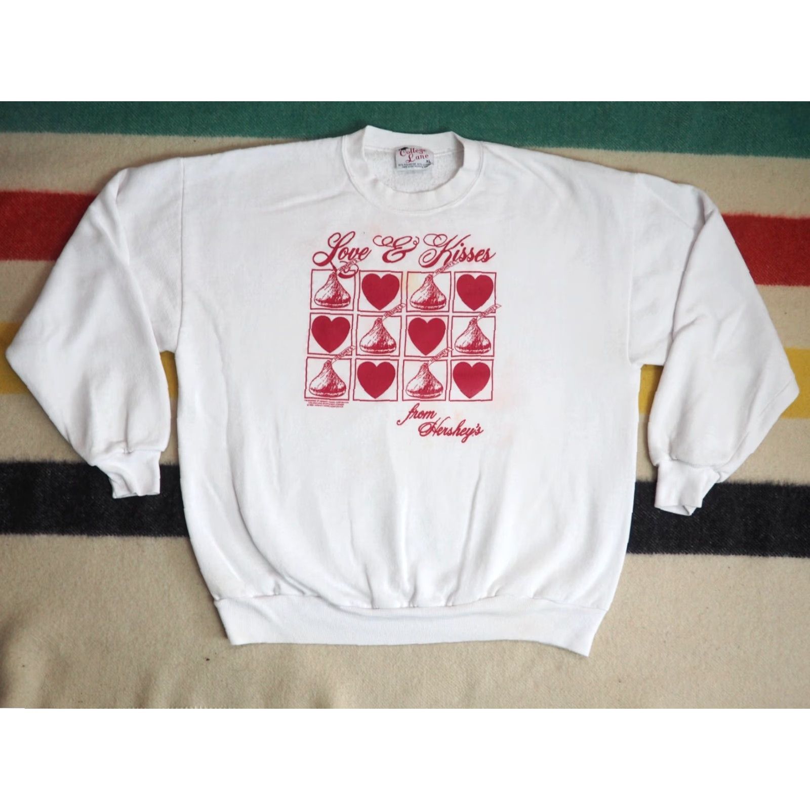 CHOCOOLATE VTG 90s College Lane Hersheys Chocolate Kisses Promo Pullover Sweatshirt XL Mens White Graphic Print 90s Vintage College Lane Sweatshirt Size US XL / EU 56 / 4 - 2 Thumbnail