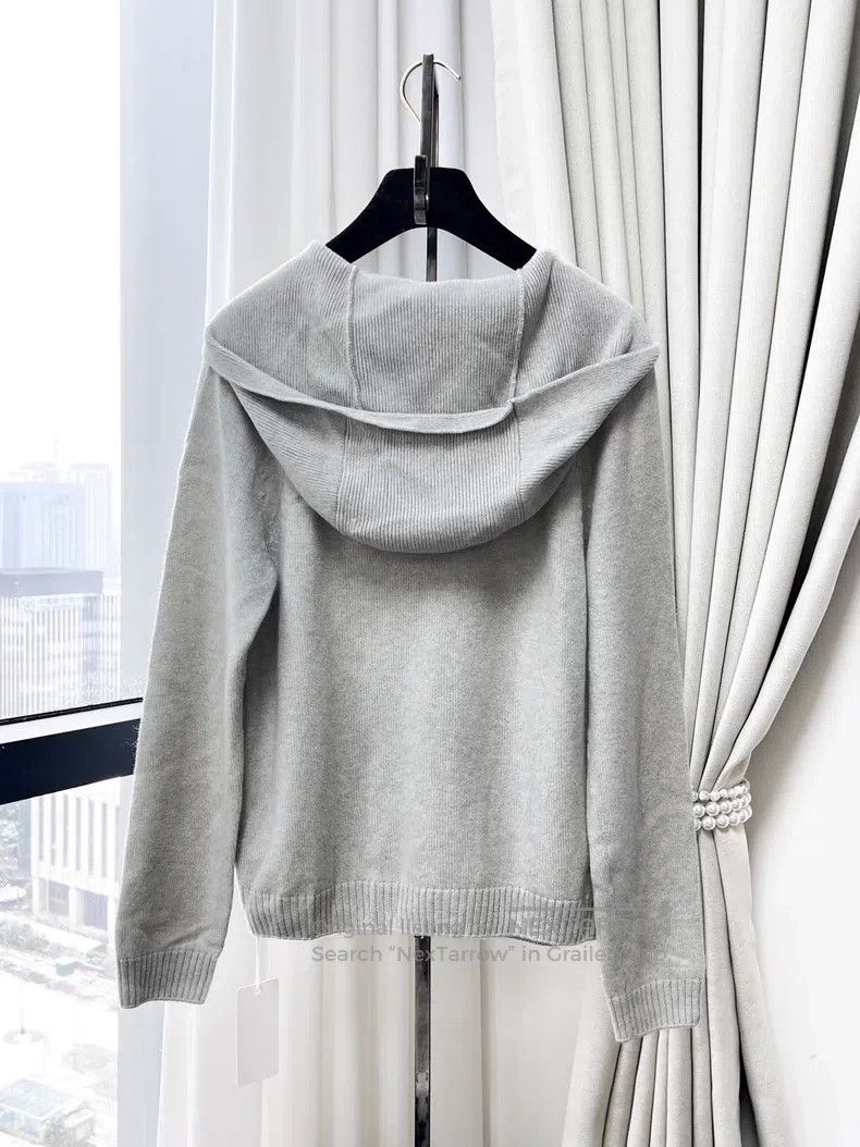 Loro Piana Loro Piana Gray little rabbit limited edition baby cashmer Size XS / US 0-2 / IT 36-38 - 2 Thumbnail