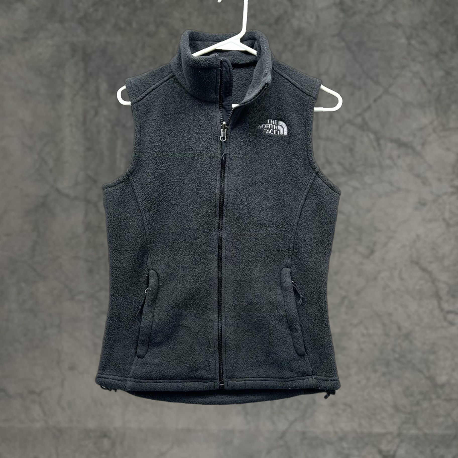 The North Face VINTAGE The North Face Vest Women XS Polartec Black Full Zip Sleeveless Fleece Size XS / US 0-2 / IT 36-38 - 1 Thumbnail