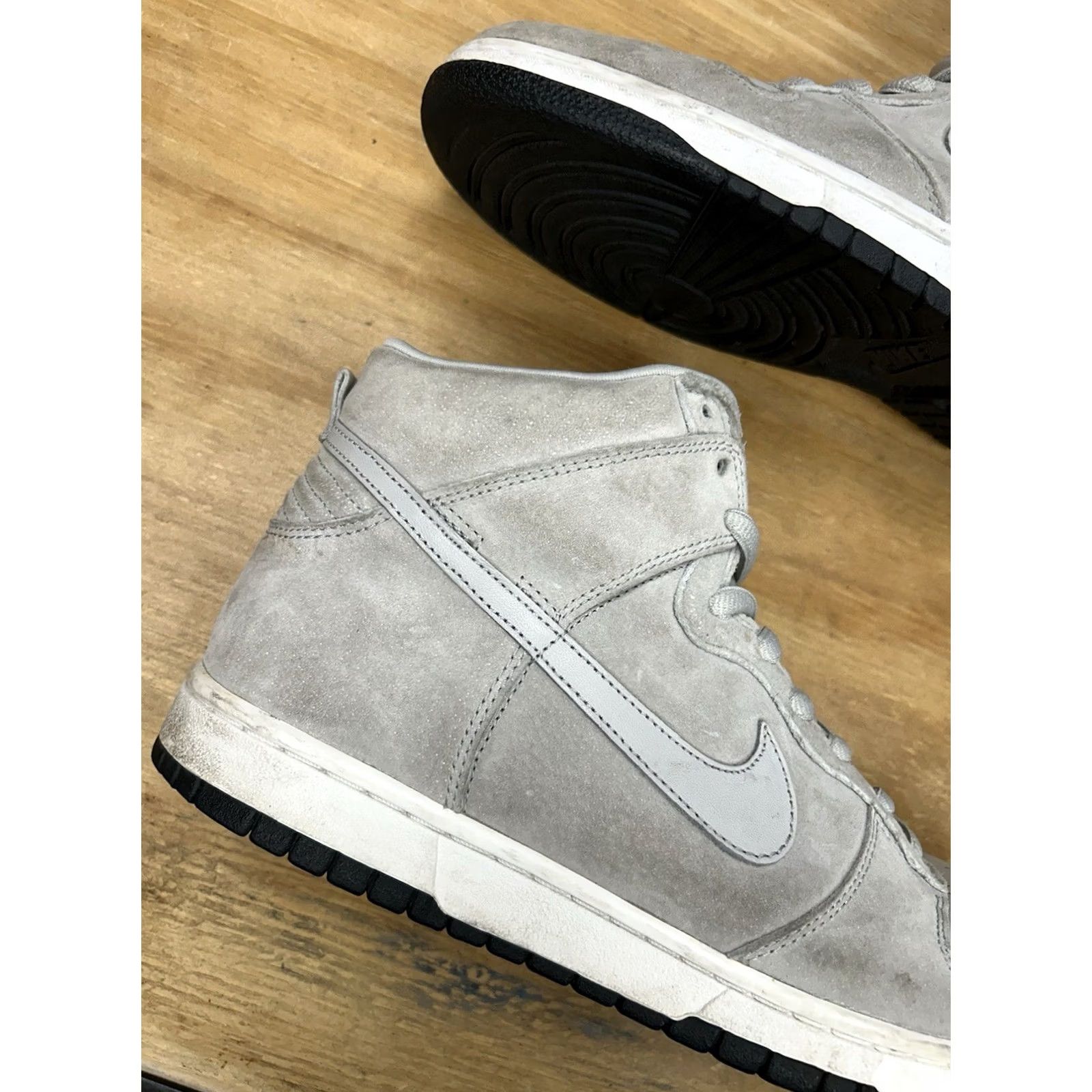 Nike VINTAGE Nike SB Dunk High Pee Wee Herman Size 10 Mens Grey Heather/Grey Heather 2007 Dunks Rare Skate Shoes Size US 9 / EU 42 - 3 Thumbnail