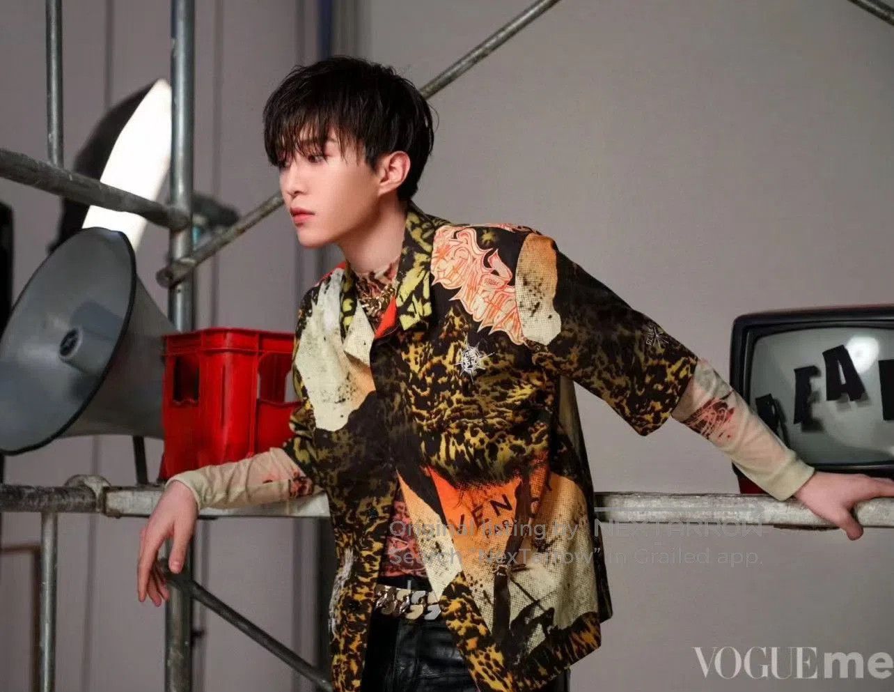 Givenchy Givenchy Boxy Printed Cotton Shirt. Size US XXS / EU 40 - 1 Thumbnail