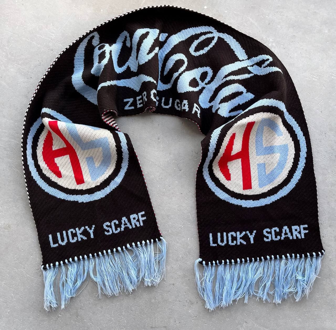 Coca Cola × Highsnobiety Highsnobiety x Coca-Cola Zero Sugar Scarf Size ONE SIZE - 1 Thumbnail