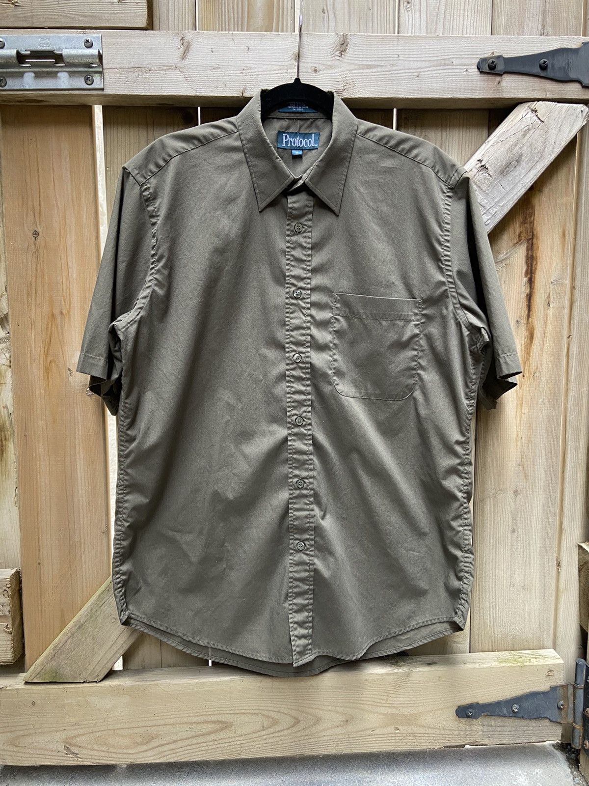 Vintage Vintage Khaki Green Button-up Shirt Size US XL / EU 56 / 4 - 1 Thumbnail