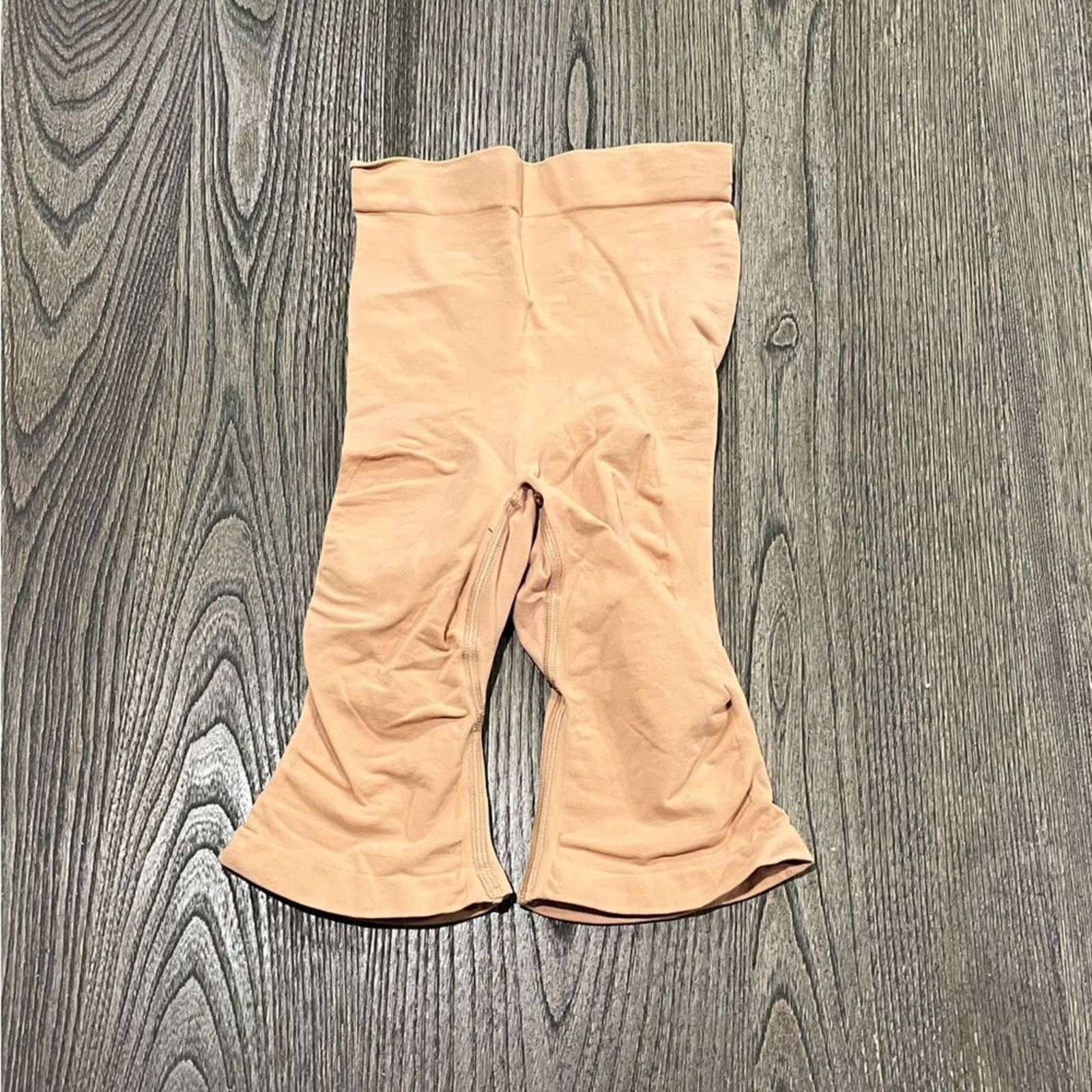 SKIMS NWOT SKIMS Sculpting Shorts Mid Thigh Open Gusset Size L/XL Size ONE SIZE - 1 Thumbnail