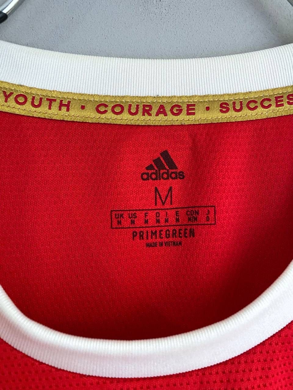 Adidas Manchester United 2021/22 Home Soccer Jersey, Size M H31447 Size US M / EU 48-50 / 2 - 12 Thumbnail